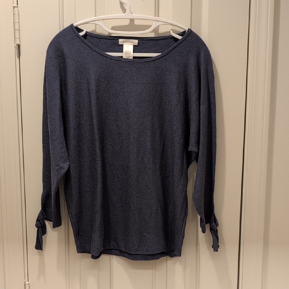Max Studio Slate Blue Crew Neck Light Weight Sweater